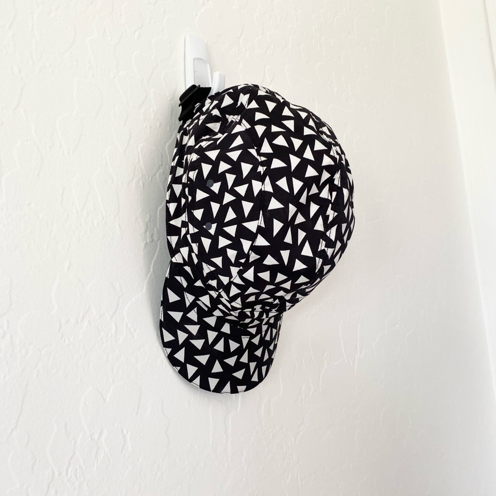 Lululemon triangle hat black white one size